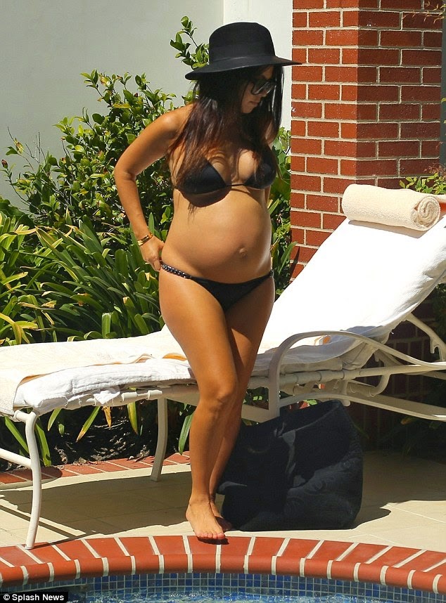 Heavily Pregnant Kourtney Kardashian Shows Off Baby Bump In Black