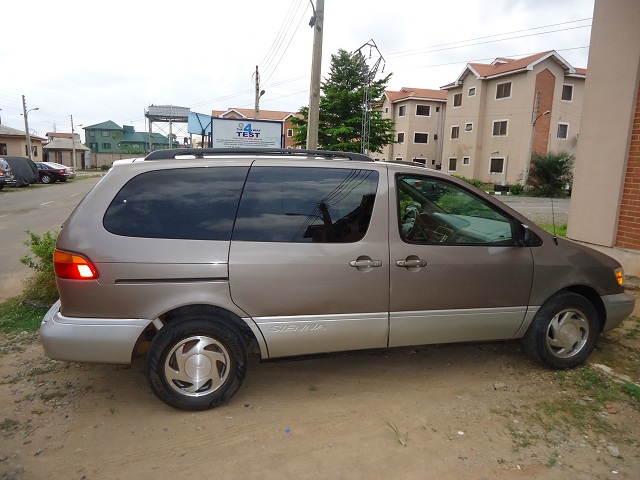 used 2000 toyota sienna for sale in nigeria #7