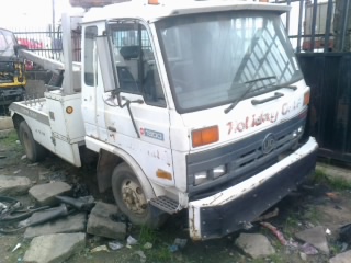 1993 Nissan ud tow truck #8