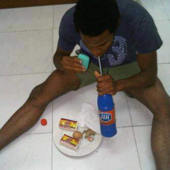 Picture Of A Guy Eating Soap And Drinking Jik (funny) - Jokes Etc - Nigeria