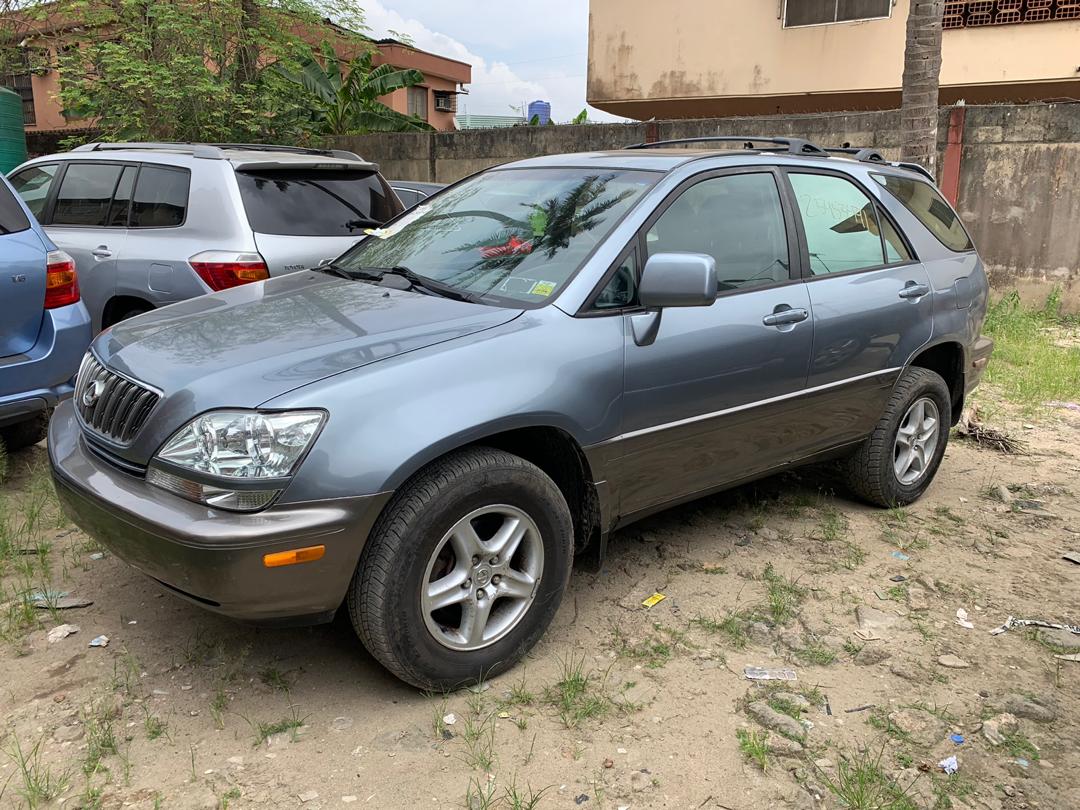 Lexus rx300 2001 год