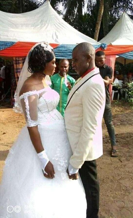 Pregnant Bride Looks So Tired At Her Wedding (Photos) - Events - Nigeria