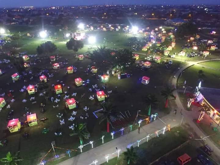 Restoration Of Street Lights In Uyo, Revives Night Life And Adds Christmas Cheer - Politics