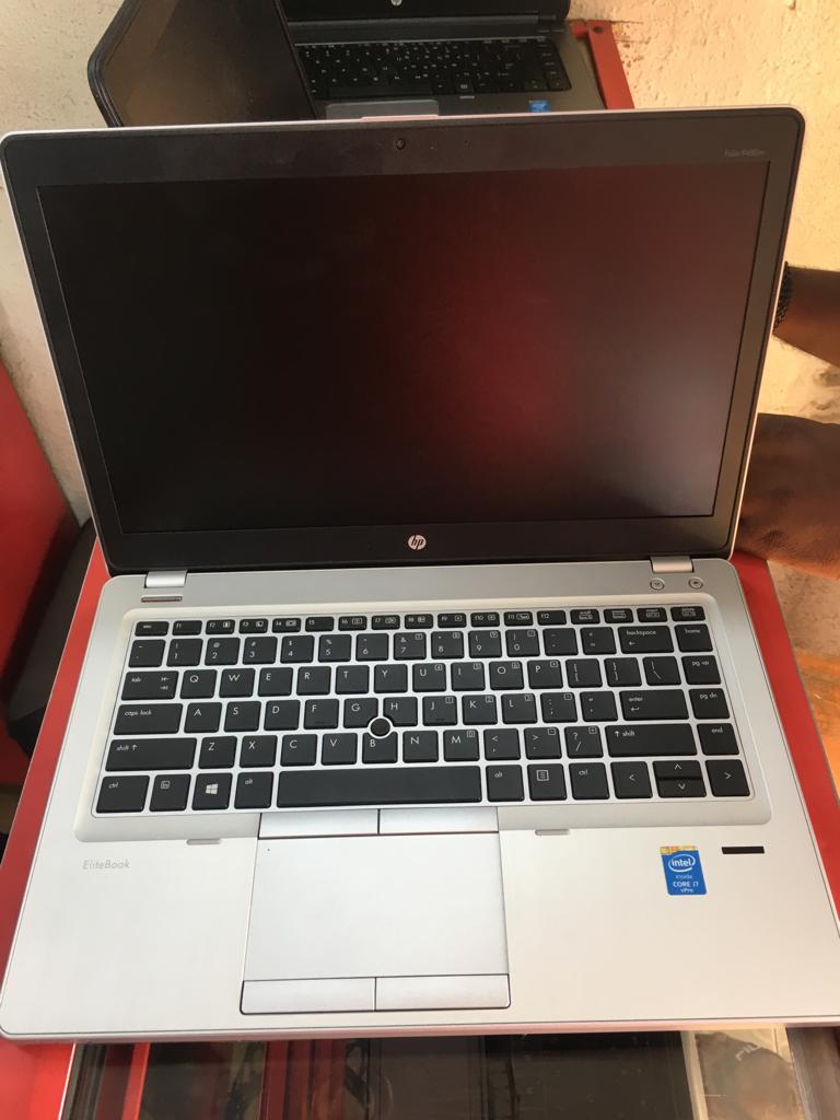 Hp elitebook folio 9470m не включается мигает оранжевая лампочка зарядки