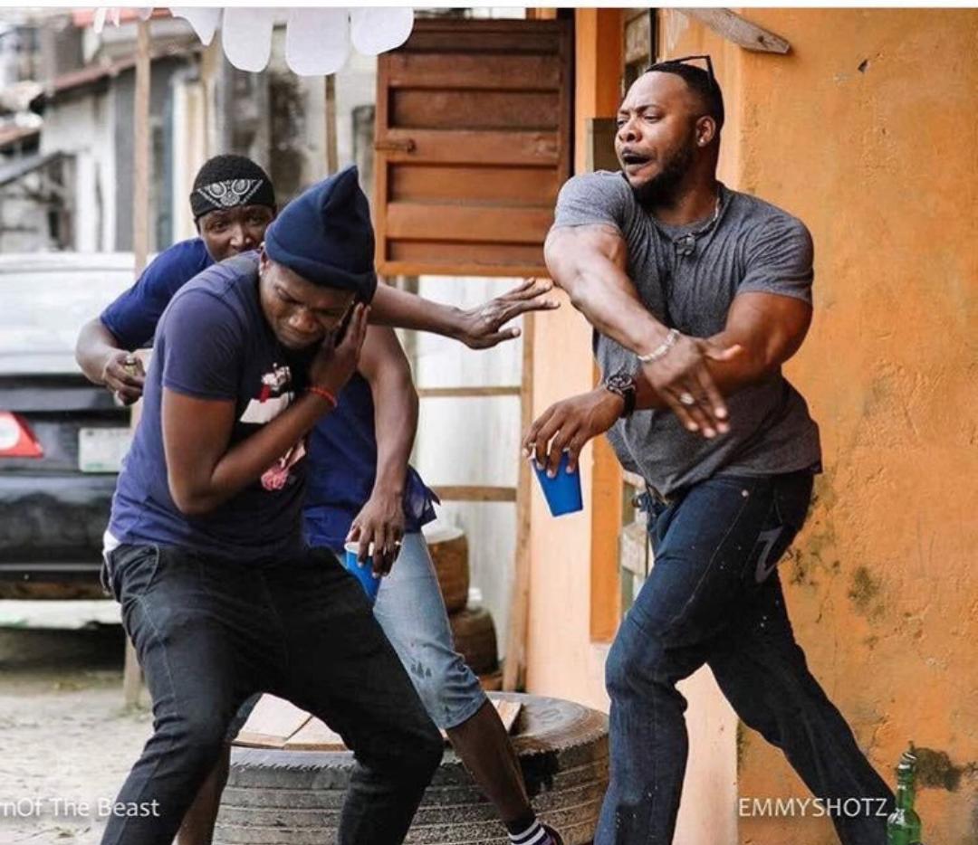 Lady Who Cover Her Hair Caught Watching Porn Inside Public Bus VI