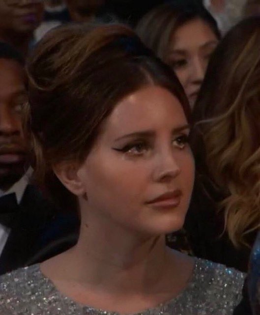 Lana Del Rey Cries As She Didn't Win Any Award At The Grammys (photos