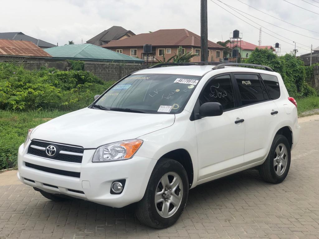 Toyota rav4 2010 год