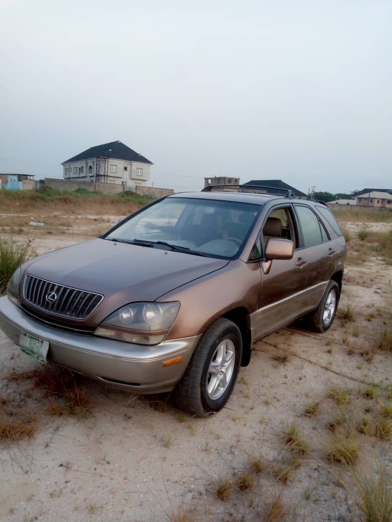 Lexus rx300 2001 год