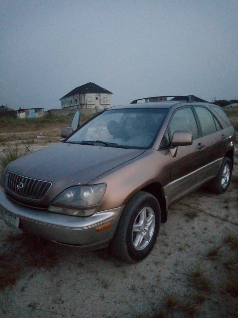 Lexus rx300 2001 год