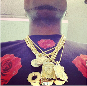 Davido Show Case His Million Naria Gold Jewelries - Celebrities - Nigeria