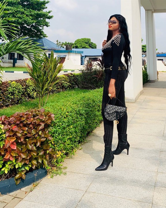 NIGERIANS - Tallest lady in Nigeria???