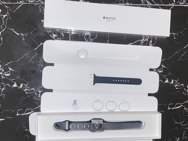 Two Apple Watches For Sale - Phones - Nigeria