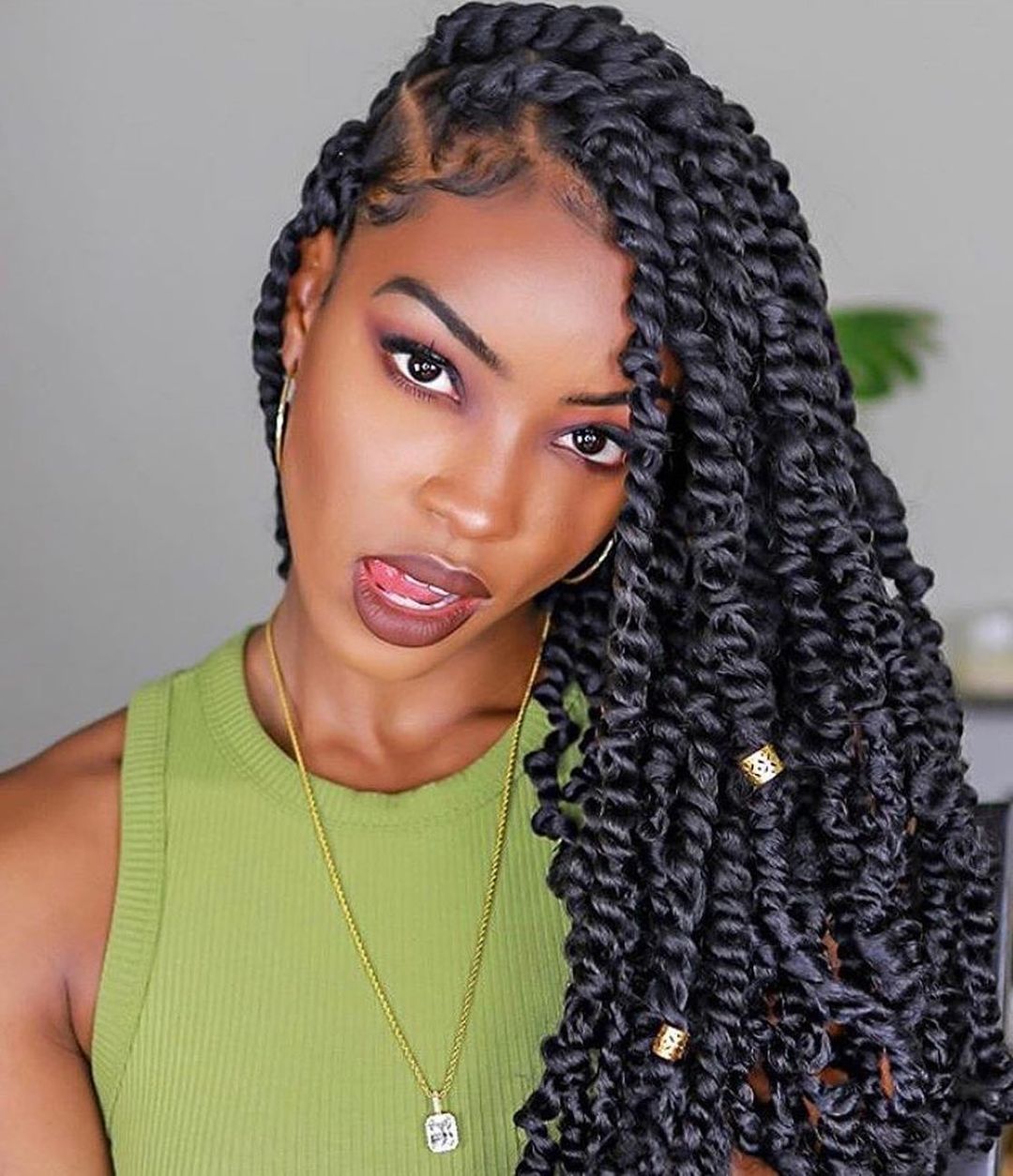 25 Twist hairstyles 2021 pictures for Round Face