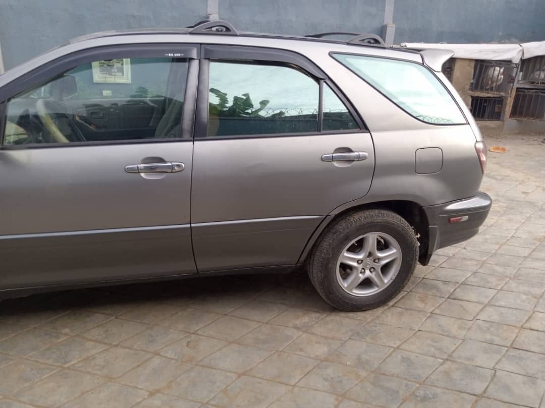SOLD!!! Registered 2000 Lexus RX300 (auto+leather+6cd Loader+chilling