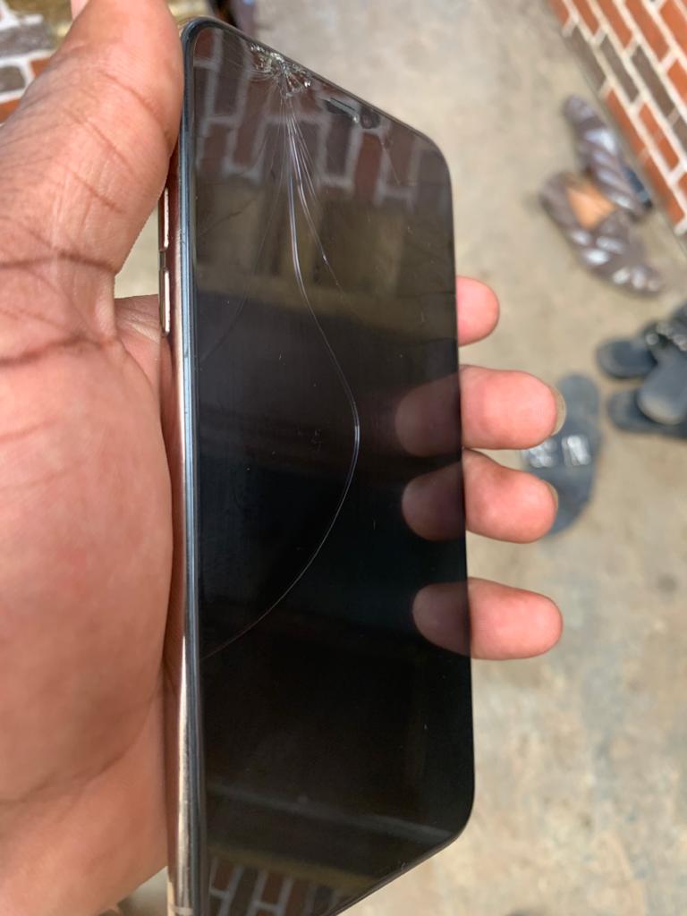 CRACKED SCREEN IPHONE 11 Pro Max For Sale - Phones - Nigeria