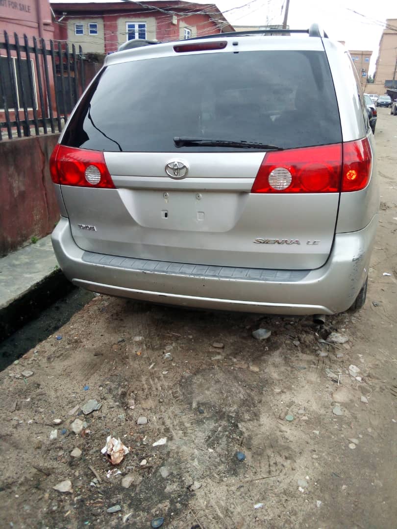 Lagos Clear Toyota Sienna 08 For Sale - Autos - Nigeria