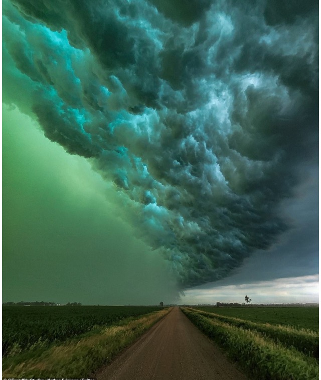 The Sky Turns Green In South Dakota, USA ( Pics, Video) Foreign