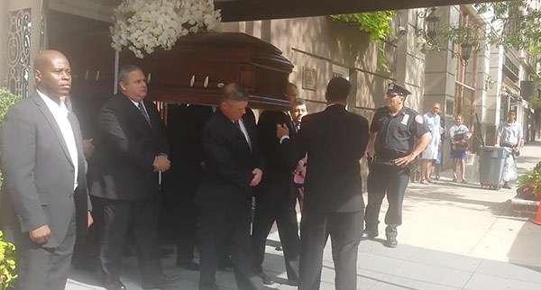 Photos: Joan Rivers Buried With A Red Carpet In Her Grave - Celebrities ...