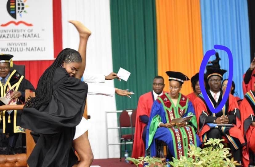 Zulu Maiden Flashes Her Panties While Celebrating On Graduation Stage -  Education - Nigeria