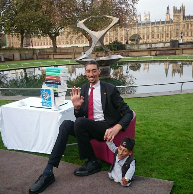 World’s Tallest Man Meets World’s Shortest Man. (photos) - Politics ...