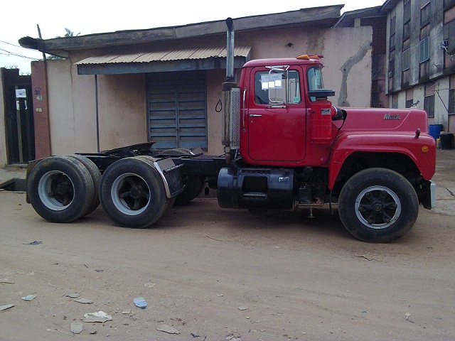 Clean & Sound Tokunbo Mack Truck Head (R Model) 1989 @ N3,400,000.00