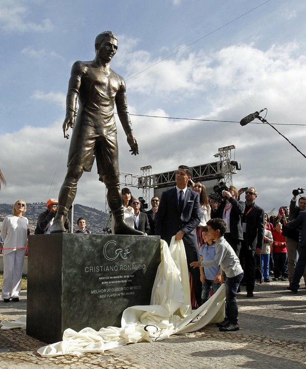 Cristiano Ronaldo Unveils New Statue At His Hometown ...
