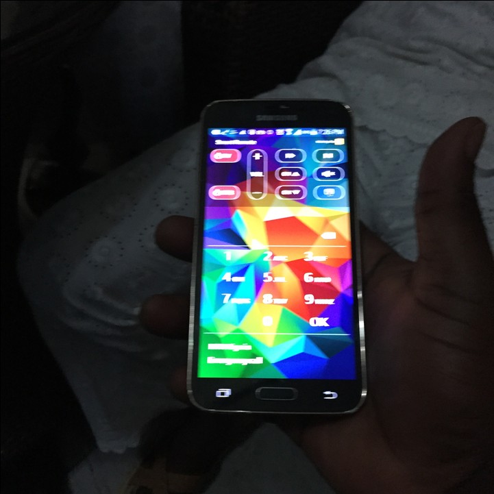 Samsung S5 Gold For Sale 50k - Technology Market - Nigeria