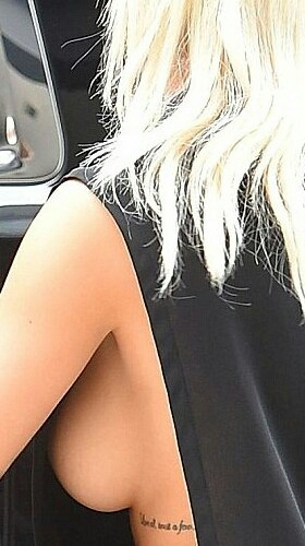 PHOTO  Rita Ora provocative again: She showed her breasts in