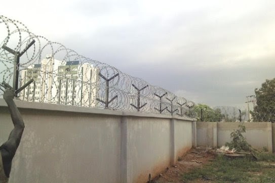 Electric Fence Wire And Razor Barb Wire in Lekki - Building