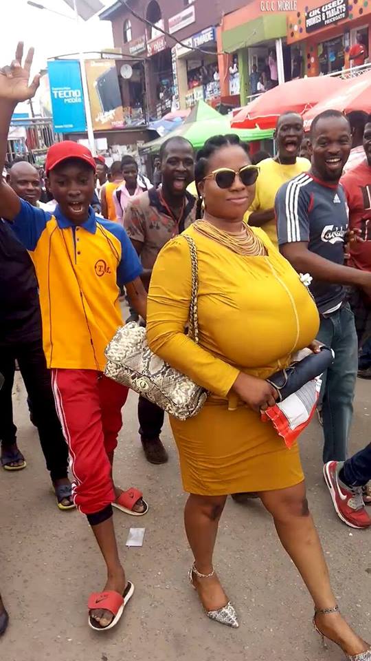 Big Breasted Woman In Lagos Causes Commotion At Computer Village 7616