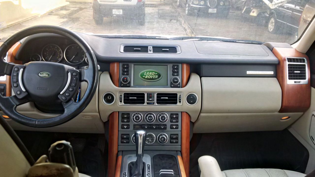 Range Rover Sport 2011 салон ночью