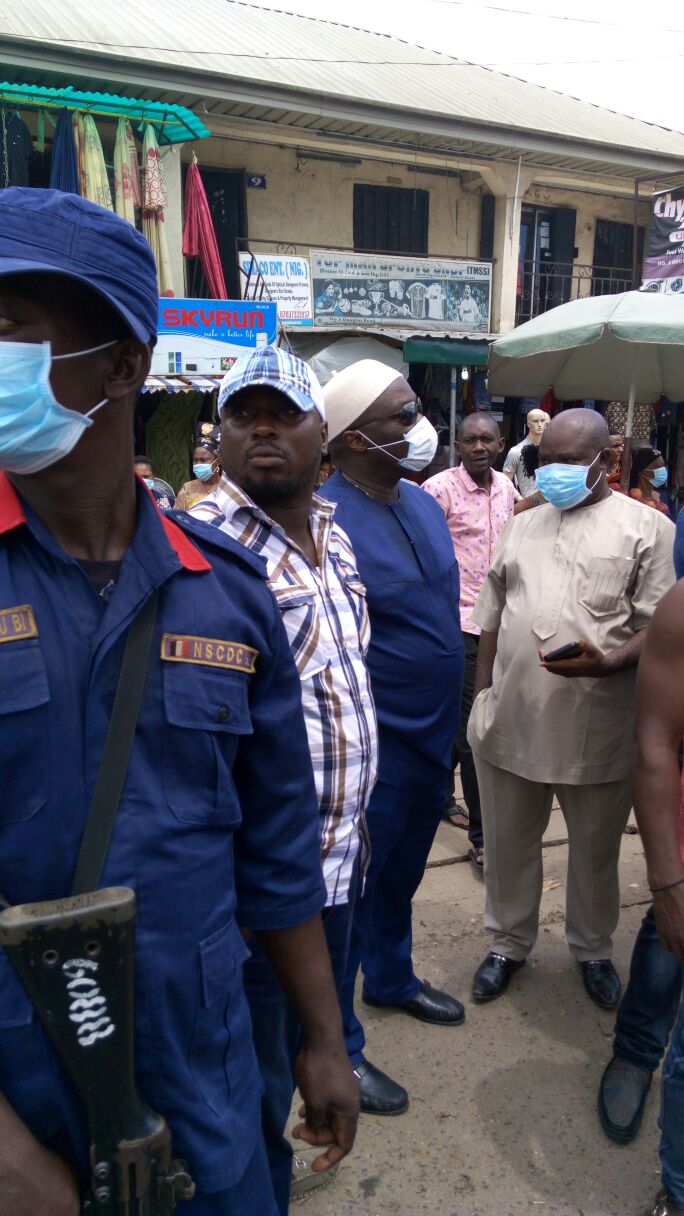 PHOTOS: Hon Ezenwa Francis Onyewuchi Cleans Up Douglas Road Heaps Of ...