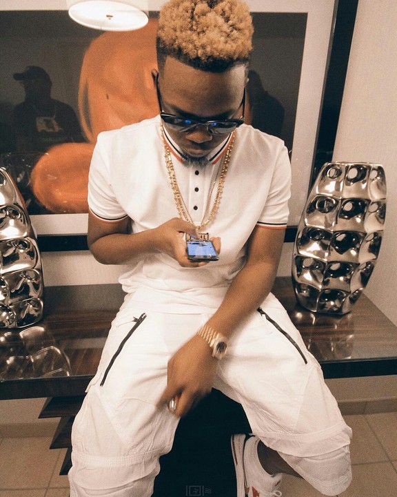 Stylish rapper, Olamide Badoo is currently promoting a new 'Logo'...