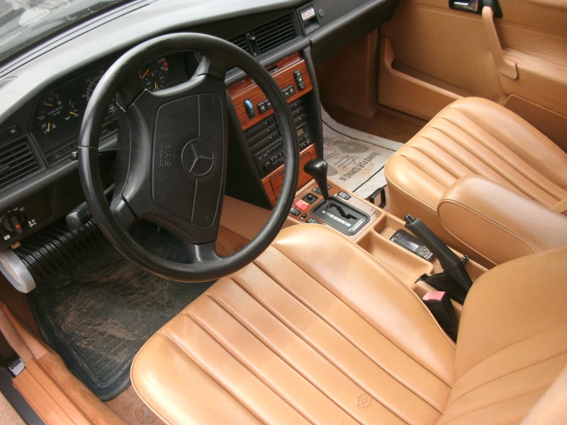 Benz 190(Leather Interior,Airconditioning,Automatic Transmission) :- 650K  ja le! - Autos - Nigeria