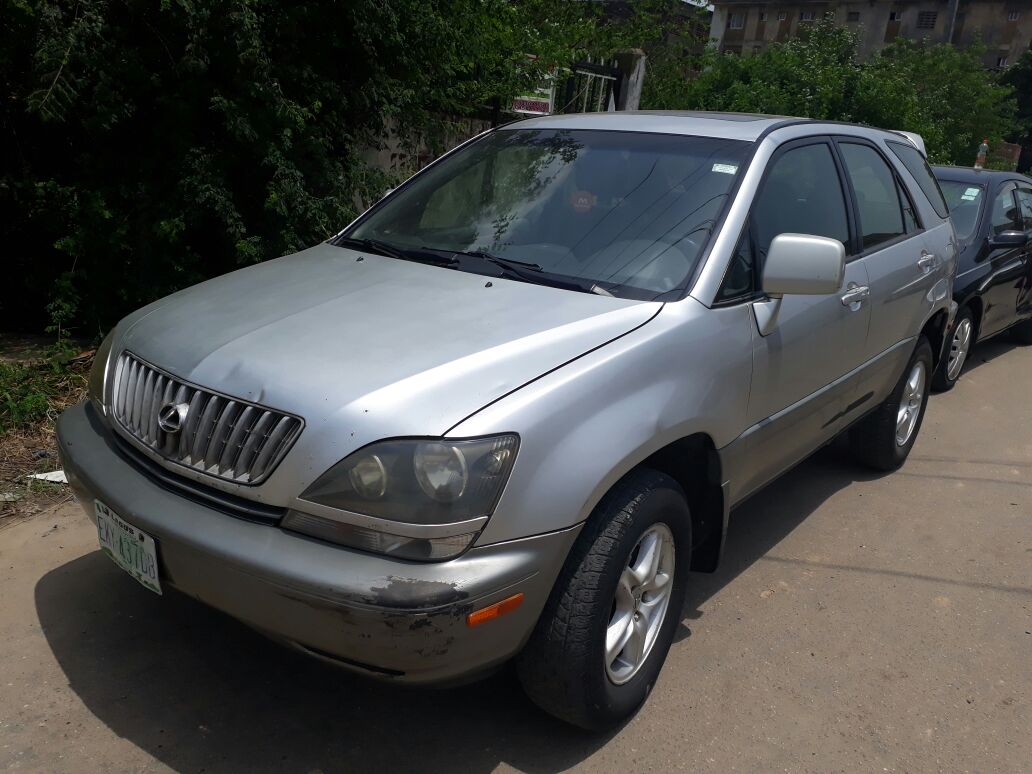 Lexus rx300 2001 год