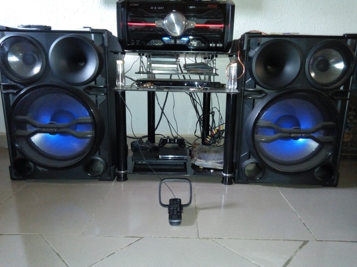 Very Neat Sony LBTSH2000 Mini System - Music/Radio - Nigeria