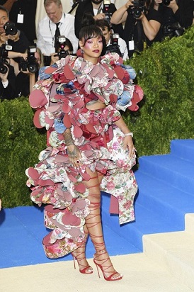 FASHION OR MADNESS!! See Rihanna’s Crazy Outfit She Wore To Met Gala ...