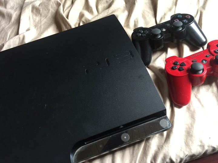 Sony Ps3 Slim 160gb With 10 Games Including Fifa17 And Pes17