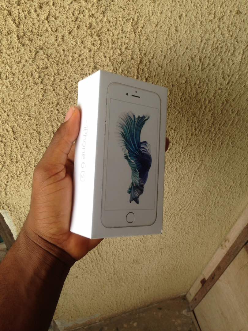 Brand New Iphone 6s Sealed Unlocked 16GB Selling Cheap - Phone/Internet