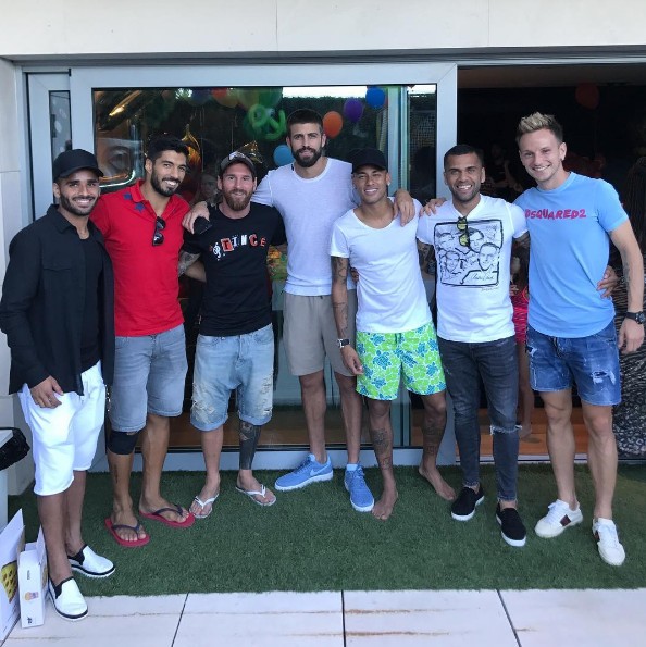 Photos Neymar Hangs Out With Ex Barcelona Team-mates, Including Messi ...