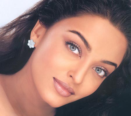 Who Is The Most Beautiful Actress In India 2021 - Top 15 Beautiful South Indian Actresses 2020 - Her early career included modeling, as well, and she has won nearly 200 awards, including screen awards, stardust awards, and international indian academy film awards.