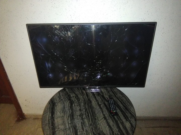 42" LG LED TV With Cracked Screen #22,000 - Technology Market - Nigeria