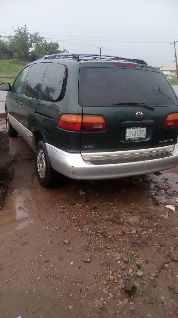 1999 Toyota Sienna - Autos - Nigeria