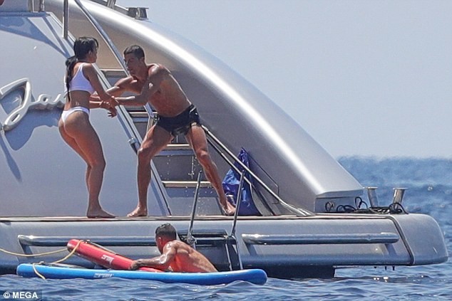 Ronaldo Throws Georgina Rodriguez Into The Sea As They Enjoy Leisure In Ibiza Sports Nigeria