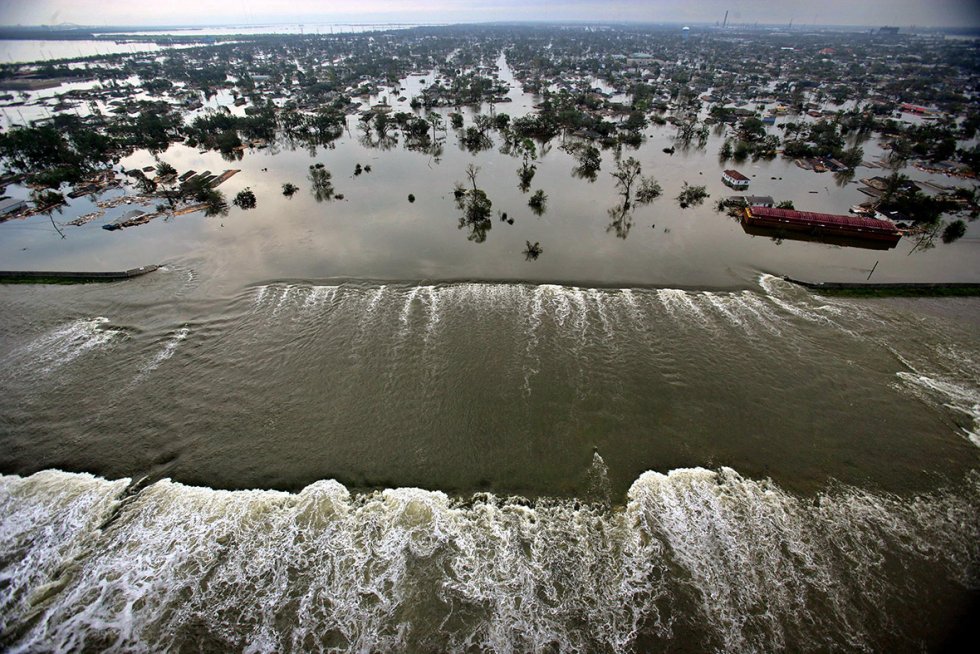 On This Day 29th August, 2005 Hurricane Katrina Hit U.S., Killed 2000