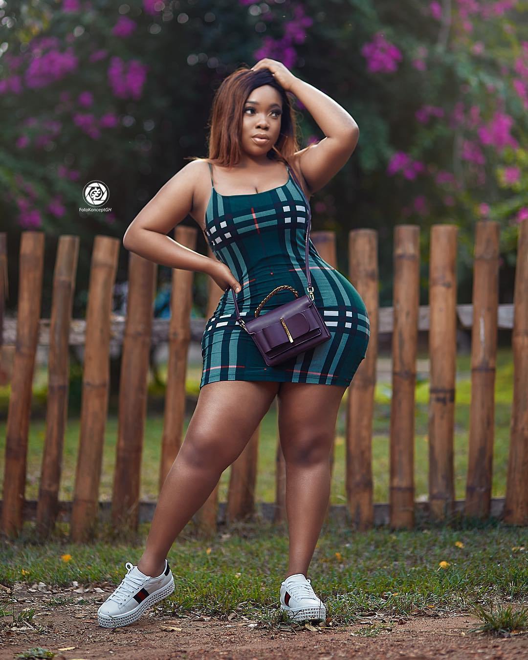 VIDEO: Ghanaian Actress Moesha Boduong Buys Herself A New Range Rover ...