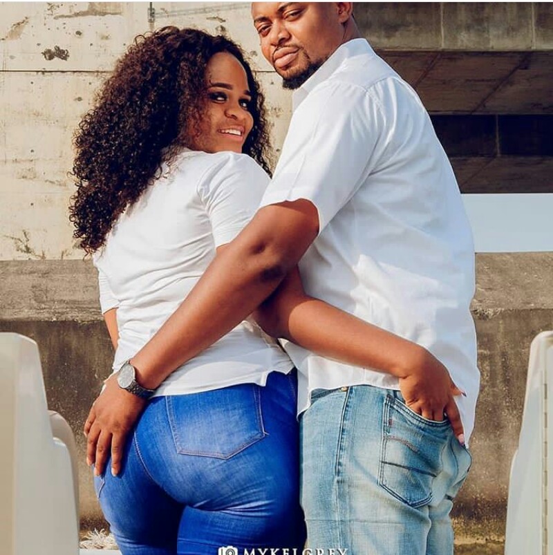 Man Grabs His Fiancées Backside In Pre Wedding Pictures Romance Nigeria 0509