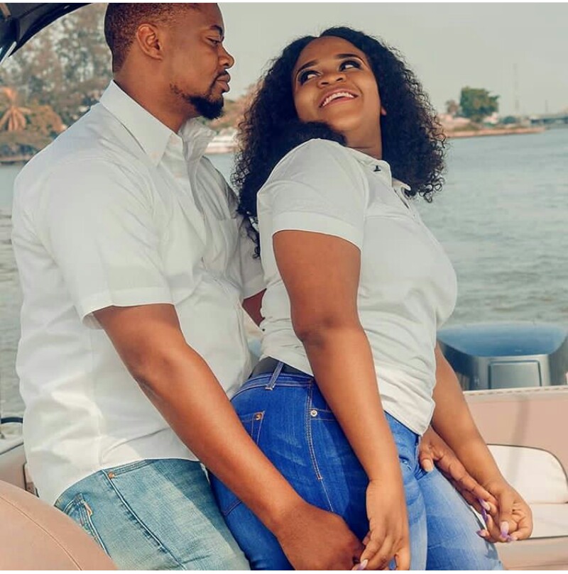 Man Grabs His Fiancées Backside In Pre Wedding Pictures Romance Nigeria 