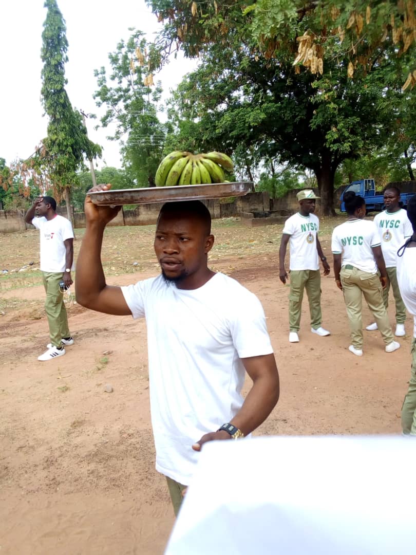 Story Of A Naija Youth Corper That Sells Banana During CDS To Save Up